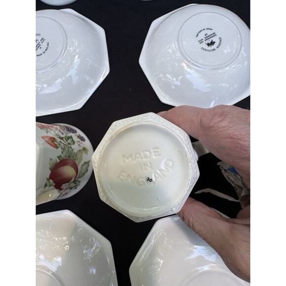 4 Johnson Brothers FRESH FRUIT Pedestal Cup & Octagon Saucer Sets Nice! S1 - Picture 6 of 9